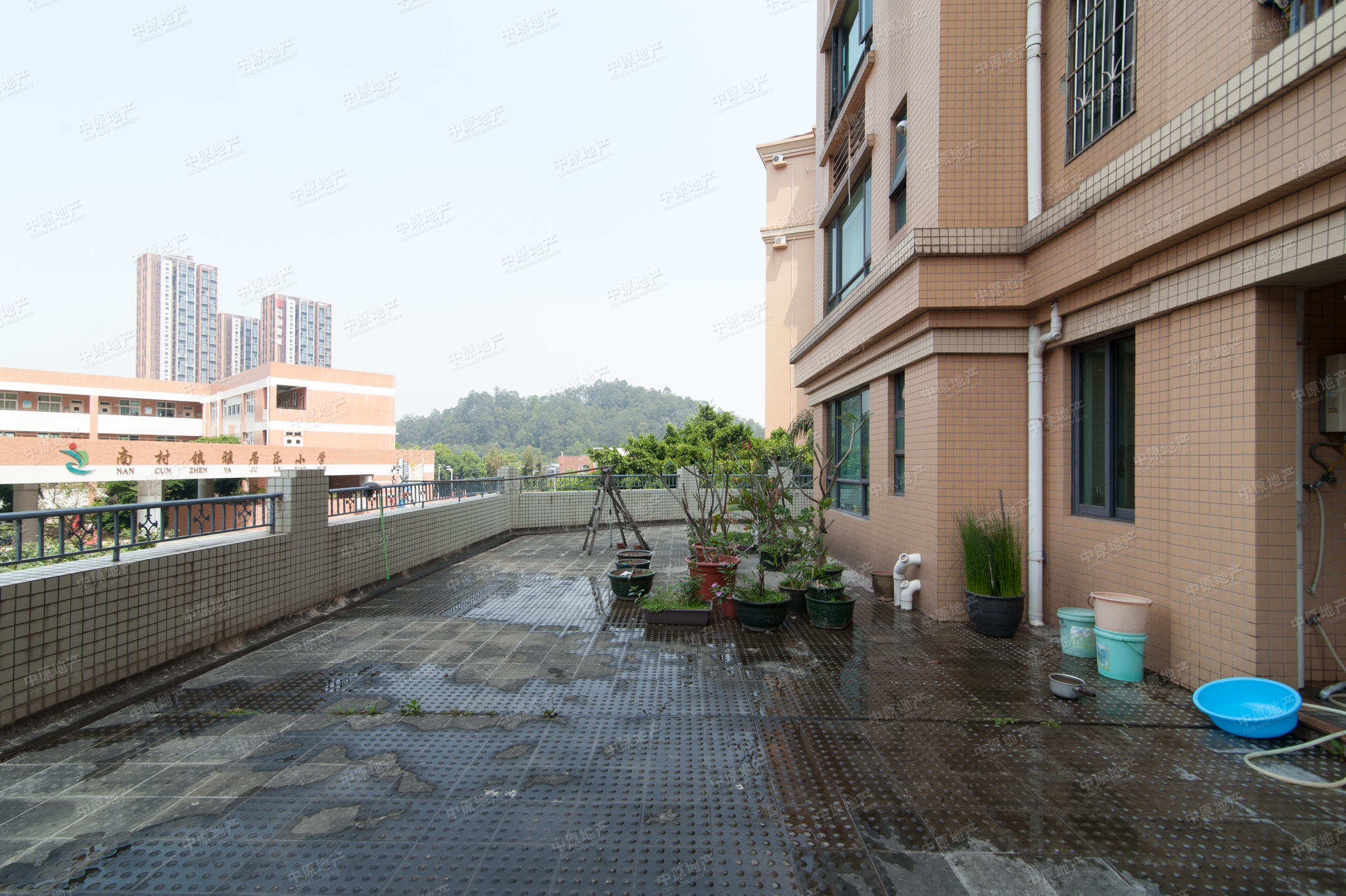 雅居乐二楼带大平台,自住装修保养好,看房方便 广州雅居乐花园 户型图
