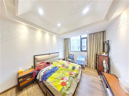 金湖花园翡翠山别墅-主卧