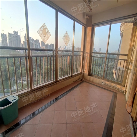 美林湖畔花园-阳台