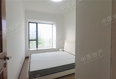 凯旋新世界枫丹丽舍-次卧