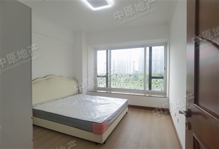 凯旋新世界枫丹丽舍-主卧