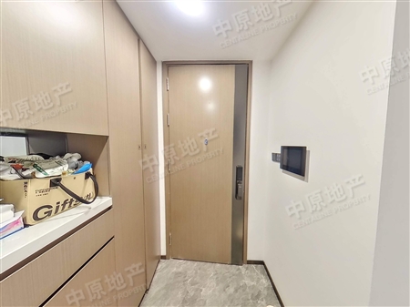 越秀和樾府-入户花园