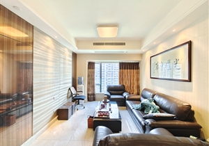 保利天悦一期公寓，高层精装三房，户型方正，对流通风好