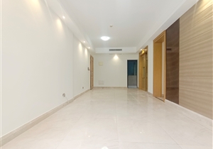 保利天悦(公寓)，精装三房，格局方正实用，送大平台，