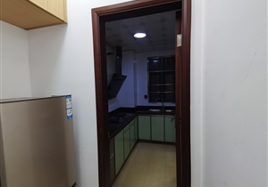 通透户型采光楼层好,小区性价比非常高的一套好房。 2：小区物