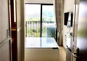 万科云城米酷，复式1房1厅，房内精装修，通风采光都好，客厅出